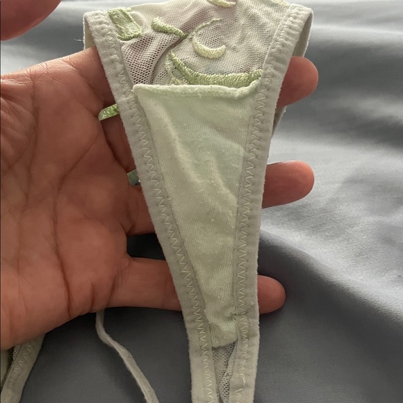 Victoria secret v string thong - Picture 9 of 9